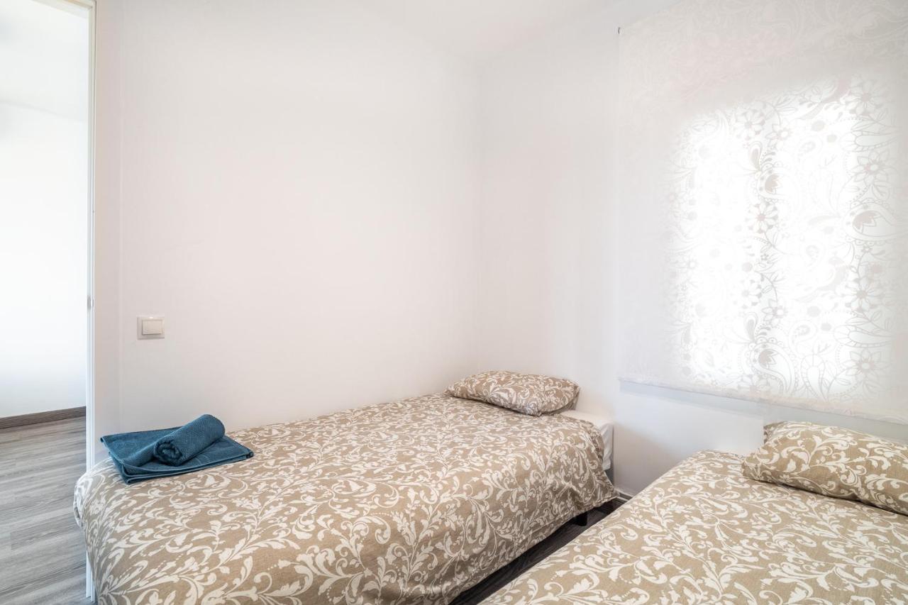 Lovely Apartment Barca 2 サン・アドリア・デ・ベソス エクステリア 写真